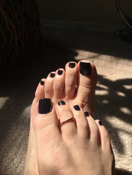Naken lekkede OnlyFans-bilde av Lolafeetness