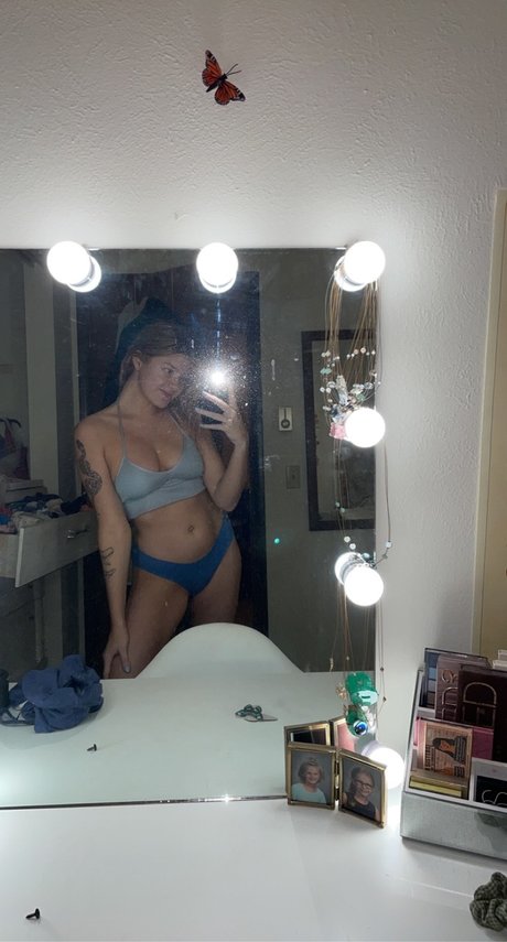 Naken lekkede OnlyFans-bilde av Lola