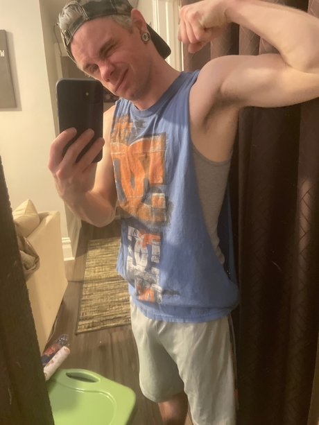 Foto di nudo di fuga di OnlyFans di Logan Hobbs