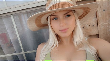 Naken läckt OnlyFans-bild av Lizzyy Pinkk