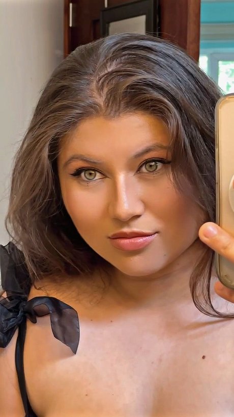 Naken lekkede OnlyFans-bilde av Lizzie