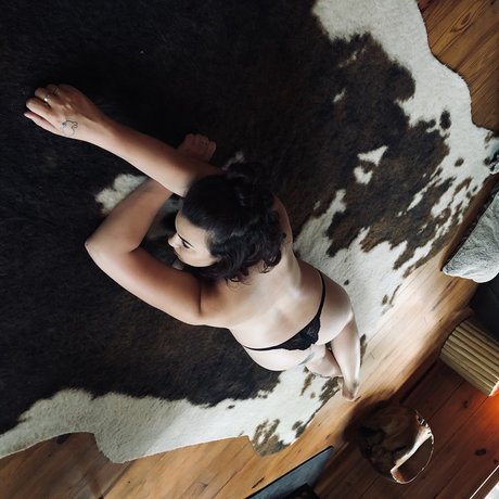 Naken lekkede OnlyFans-bilde av Lydia Banks