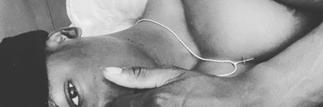 Naken lekkede OnlyFans-bilde av Mango