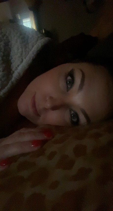 Naken lekkede OnlyFans-bilde av Mama Doone