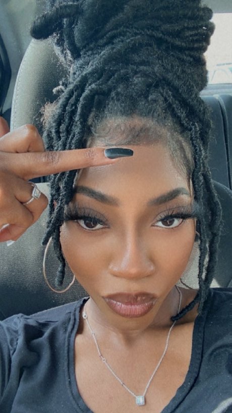 Naken läckt OnlyFans-bild av Goddess Maezy
