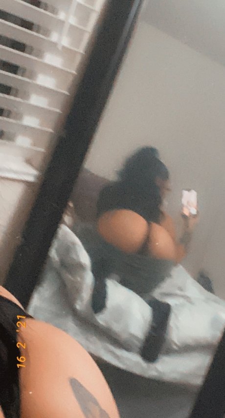 Naken lekkede OnlyFans-bilde av Melo