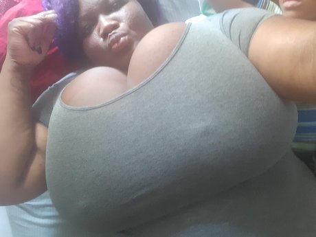 Naken lekkede OnlyFans-bilde av Mel