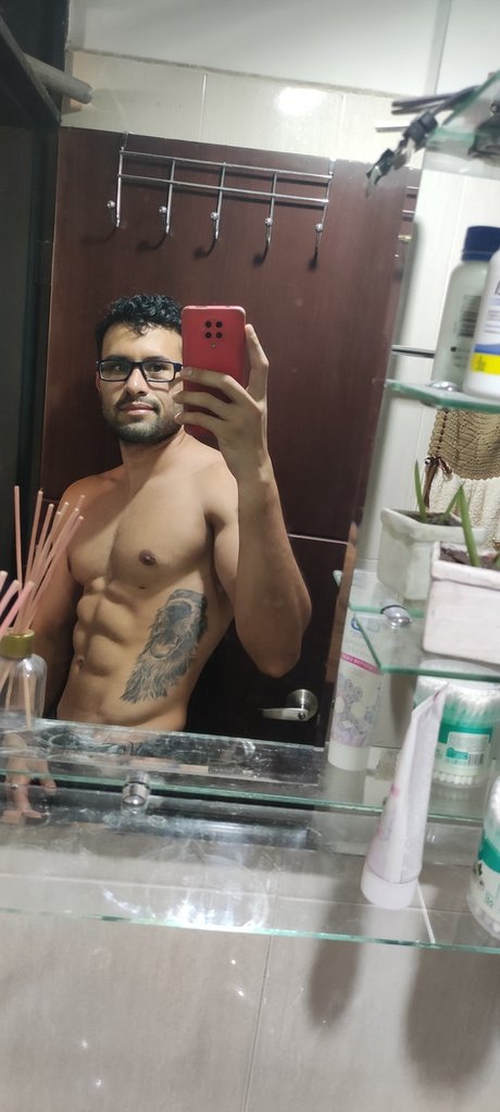 Naken lekkede OnlyFans-bilde av Andrs Mendoza