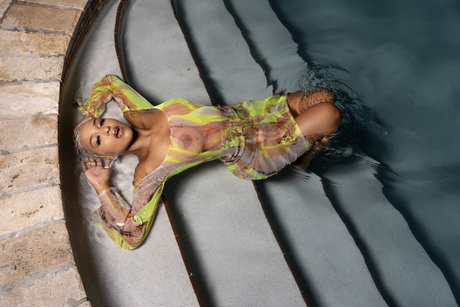 Naken läckt OnlyFans-bild av Mariah