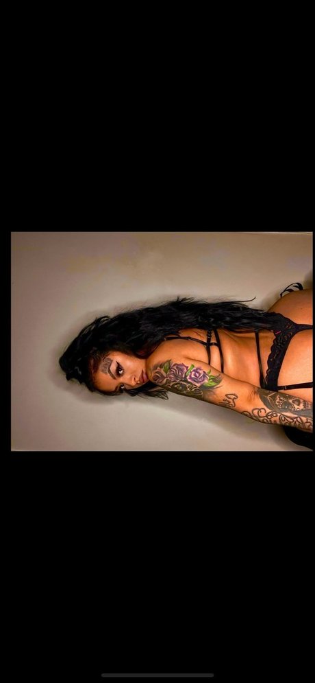 Naken lekkede OnlyFans-bilde av Millie Rose