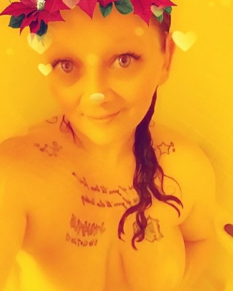 Naken lekkede OnlyFans-bilde av Miaya