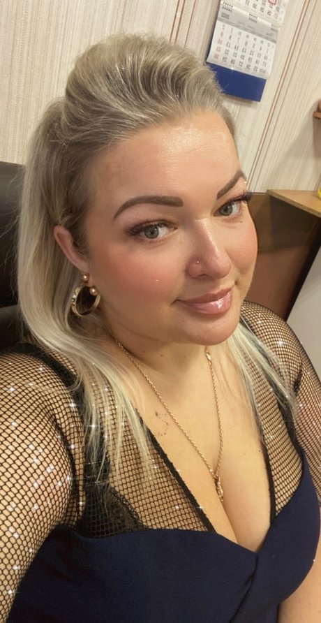 Обнаженная фотография утечки OnlyFans от Mia Martin