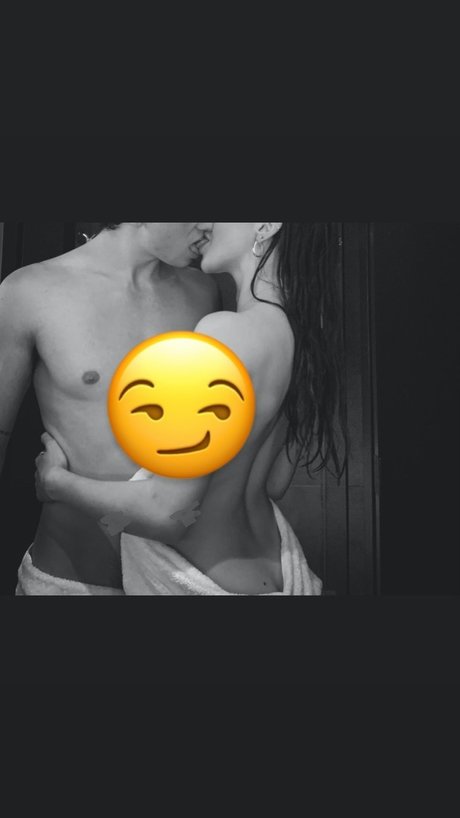 Nahá fotka uniklých OnlyFans od Mia Ampamp Adam