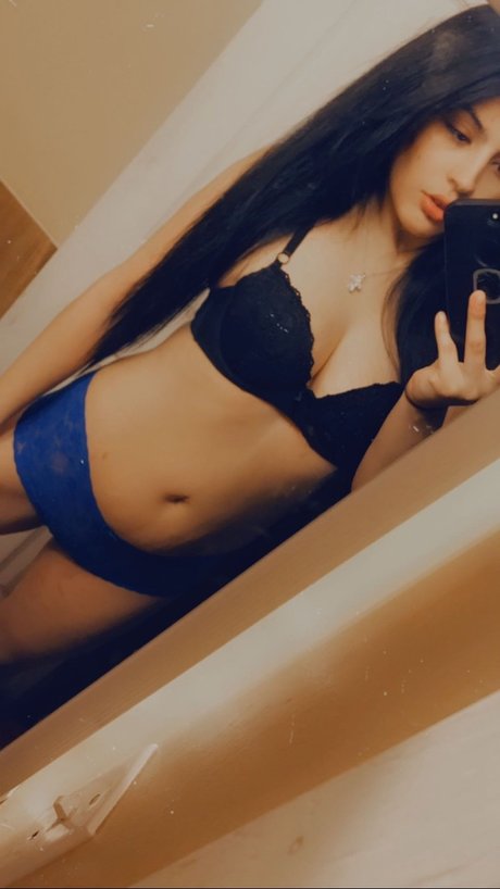 Naken läckt OnlyFans-bild av Leanne Melendez