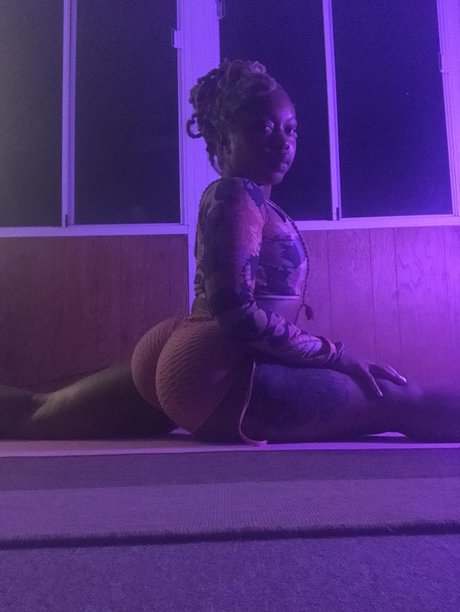 Nahá fotka uniklých OnlyFans od Tara Nephthysbinah