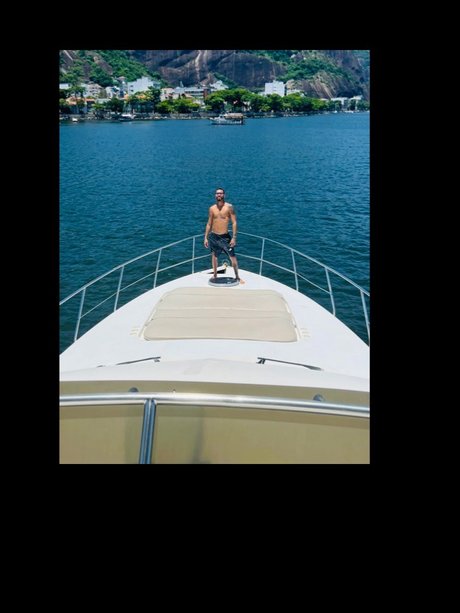 Nahá fotka uniklých OnlyFans od Marlon Brayan