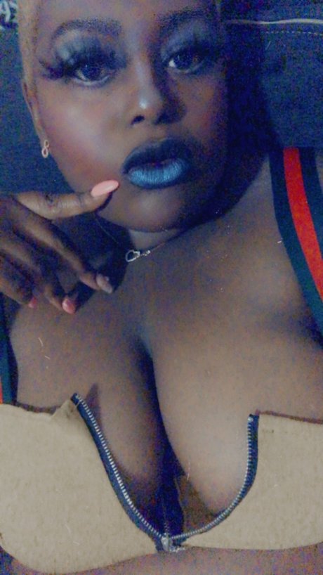 Naken lekkede OnlyFans-bilde av Goddessautum