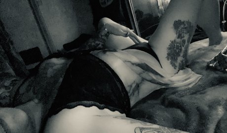 Naken läckt OnlyFans-bild av Mixie