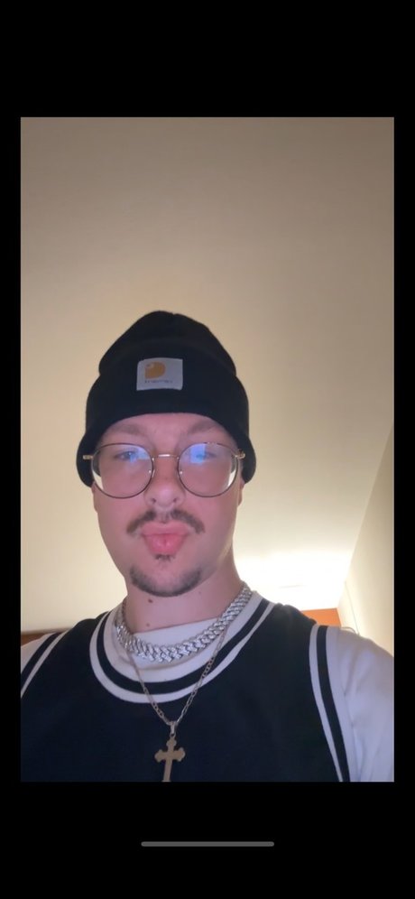 Naken läckt OnlyFans-bild av Mitchell