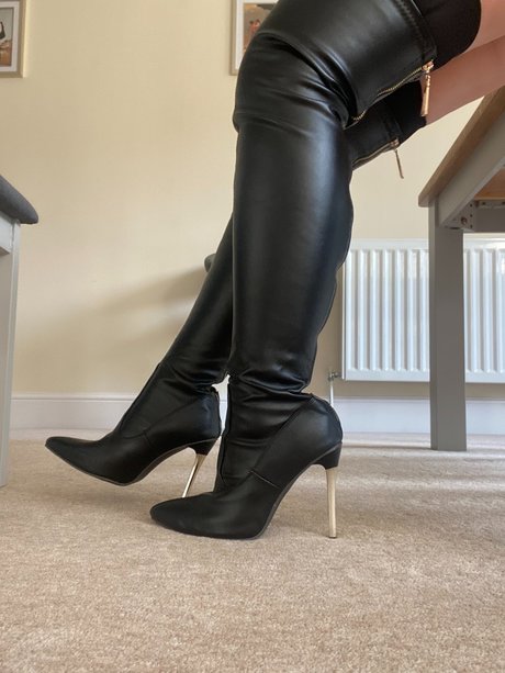 Naken lekkede OnlyFans-bilde av Lucy
