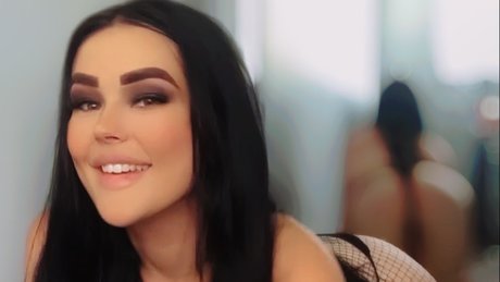 Alaston vuotanut OnlyFans-kuva T