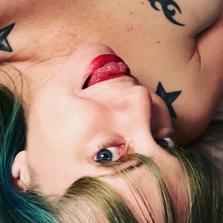 Naken lekkede OnlyFans-bilde av Genxpop