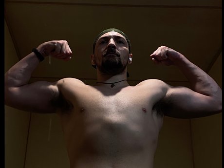 Naken läckt OnlyFans-bild av Musclesvw