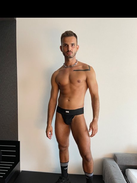 Naken lekkede OnlyFans-bilde av Muhomorovy