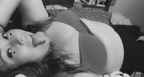 Alasti lekkinud OnlyFans-i pilt Katie