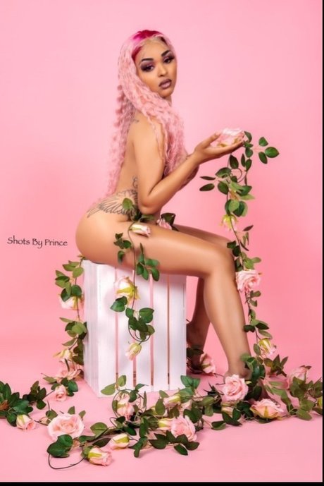 Naken lekkede OnlyFans-bilde av Molly 