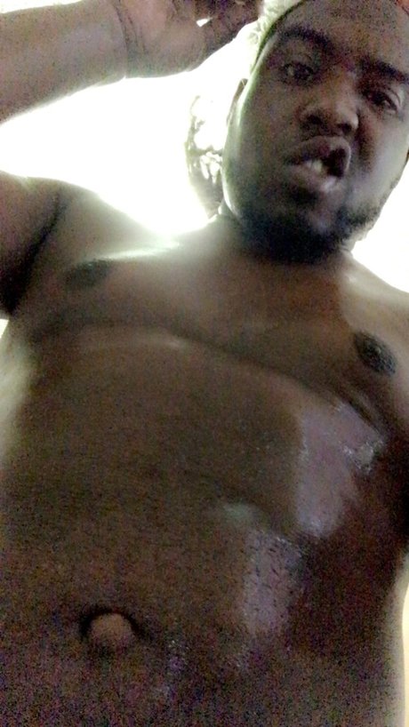 Naken lekkede OnlyFans-bilde av Mrshinebright