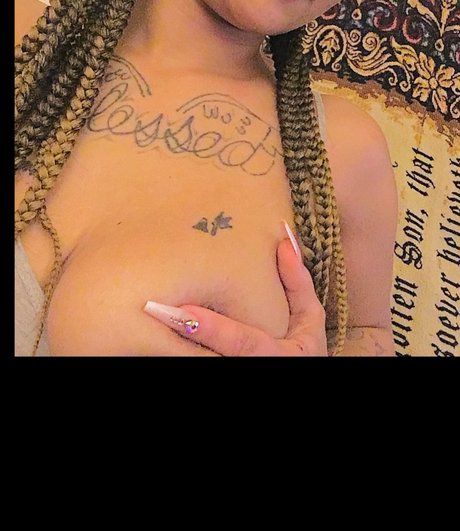 Nahá fotka uniklých OnlyFans od Tyra Smith