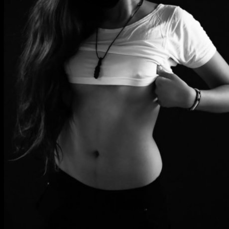 Naken läckt OnlyFans-bild av Mi
