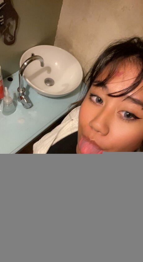 Naken lekkede OnlyFans-bilde av Nikaaaa