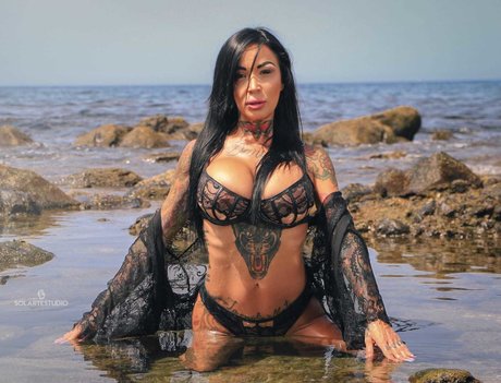 Naken lekkede OnlyFans-bilde av Nereida Medina