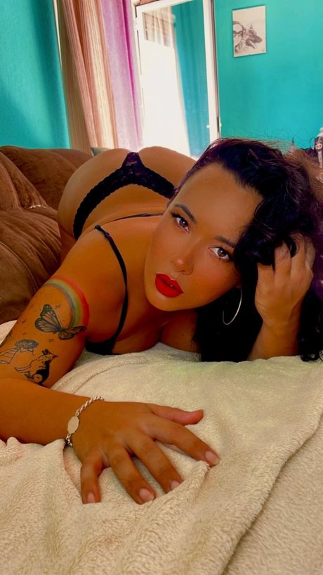 Naken lekkede OnlyFans-bilde av Nenadiamante