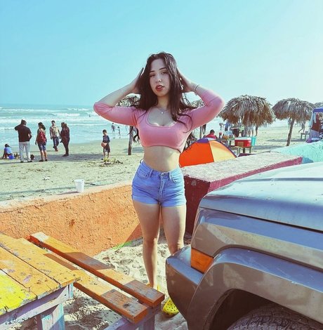 Foto desnuda filtrada de OnlyFans de Amateur Latina Lazlye