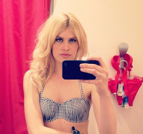 Naken läckt OnlyFans-bild av Adriana Abenia