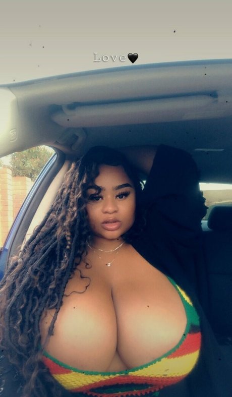 Nahá fotka uniklých OnlyFans od Kim Tiddies