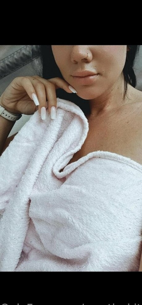 Naakte gelekte OnlyFans-foto van Mystickitty90