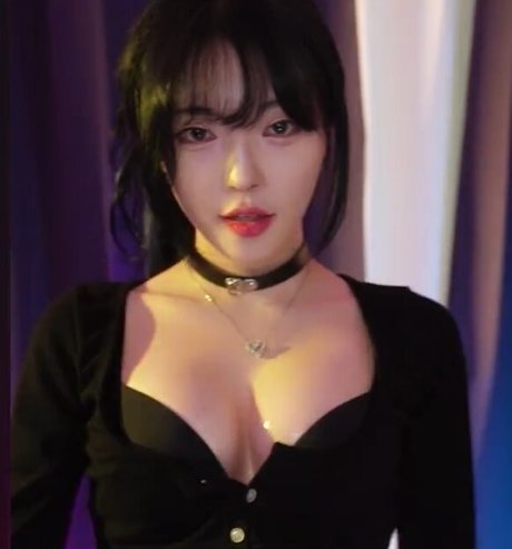 Foto di nudo di fuga di OnlyFans di Yoonfroggy
