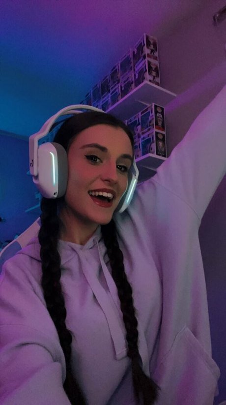 Nahá fotka uniklých OnlyFans od Maggie Roscher