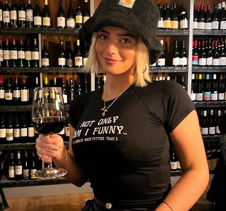 Naken lekkede OnlyFans-bilde av Amelia Eve Gibson