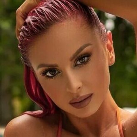 Обнаженная фотография утечки OnlyFans от Danni Ellexo