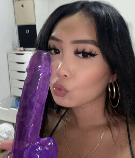 Naken läckt OnlyFans-bild av Samantha Yang Hmong