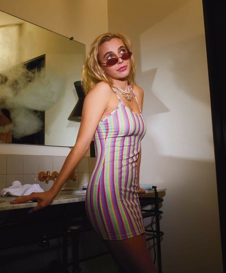 Naken lekkede OnlyFans-bilde av Emma Chamberlain