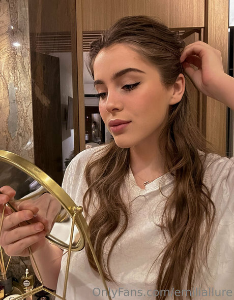 Naken lekkede OnlyFans-bilde av Emiliallure