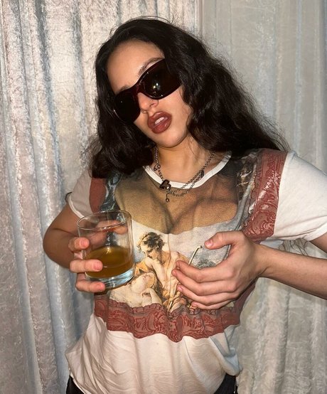 Rosalia OnlyFansリークヌード写真