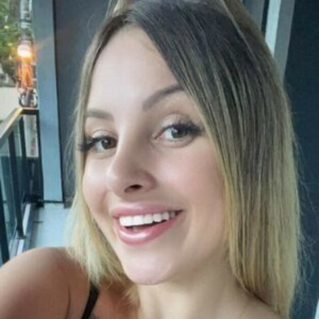 Nøgent lækket OnlyFans-billede af Karine Dayane