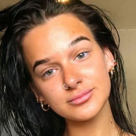 Foto nua vazada do OnlyFans de Louise Reid